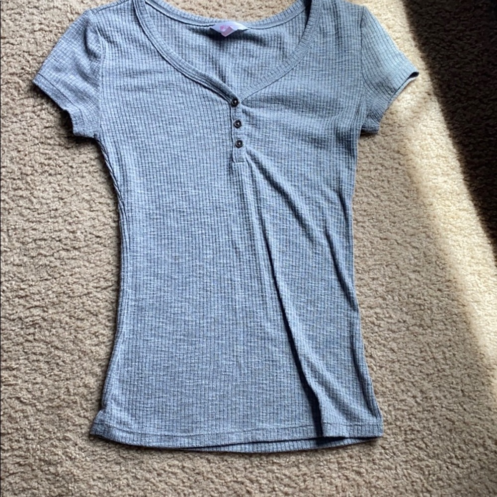 No boundaries shirt size small